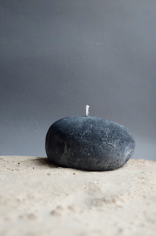 Dizaina stearīna svece "Vidzemes olis" – Pelēka, 20h